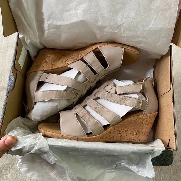 ROCKPORT Leather Gladiator Wedge Sandals 7 Wide