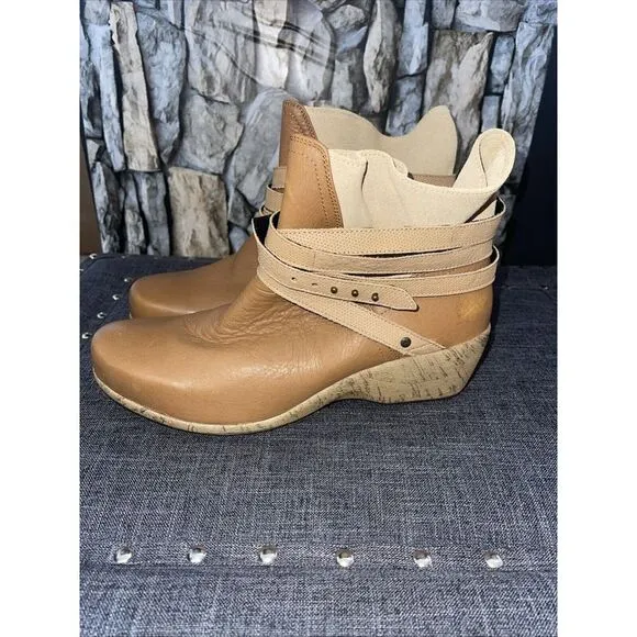 Rocky 4EurSole Motif RKH133 Boots Tan Women's Size 11-11.5 US (Runs Big) EU 42M