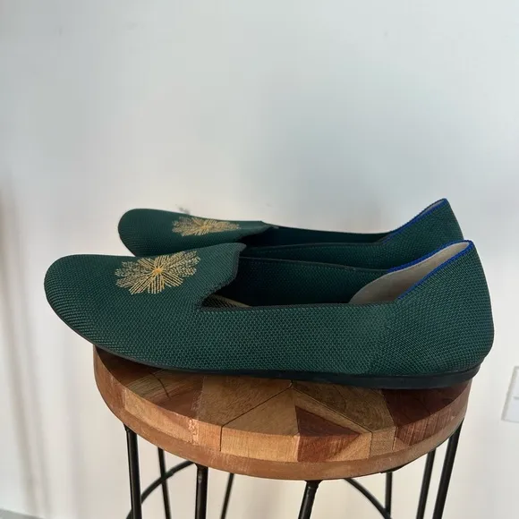 Rothy’s Almond Toe Evergreen Embroidered Loafers in Size 10