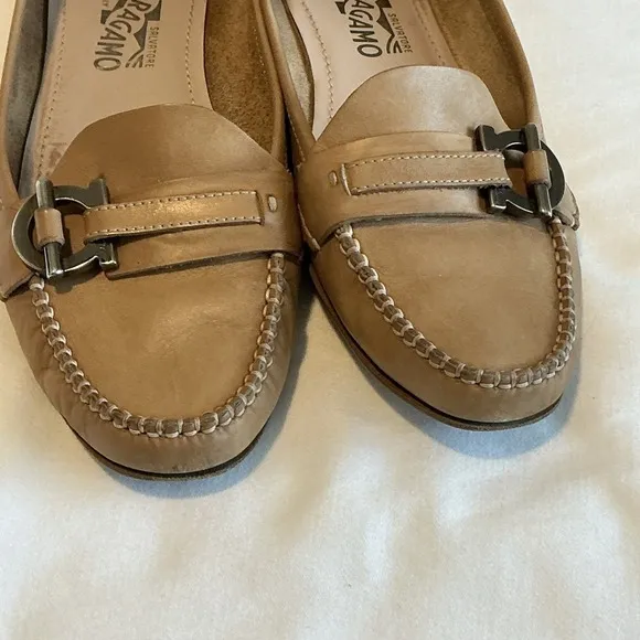 Salvatore Ferragamo 30367 Womens‎ Size 9 B Beige Loafers