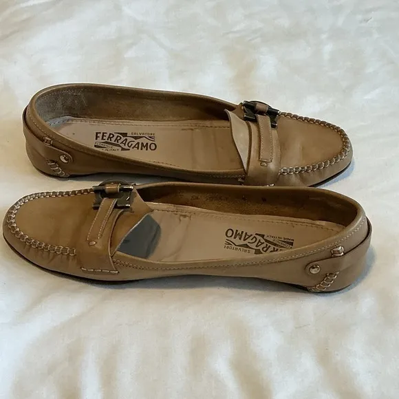Salvatore Ferragamo 30367 Womens‎ Size 9 B Beige Loafers