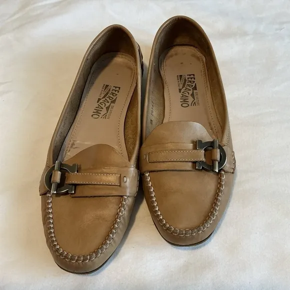 Salvatore Ferragamo 30367 Womens‎ Size 9 B Beige Loafers