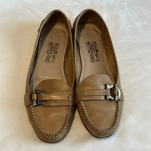 Salvatore Ferragamo 30367 Womens‎ Size 9 B Beige Loafers