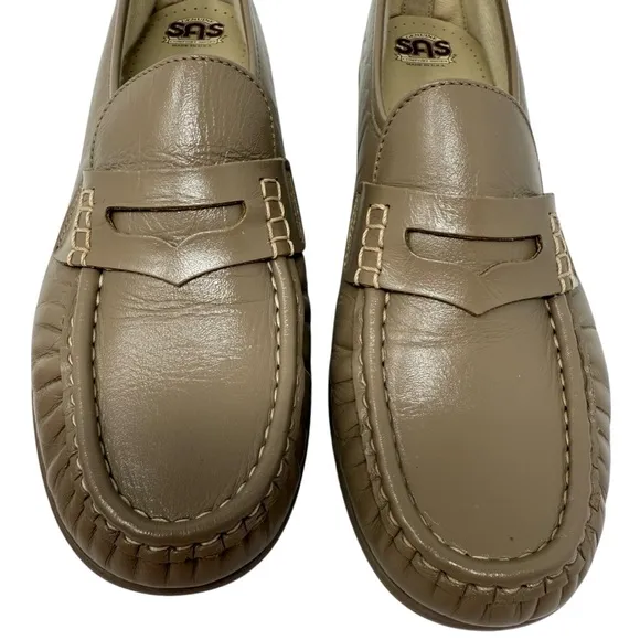 SAS Comfort Shoes Womens Size 9N Classic Beige Leather Penny Loafers Slip On New