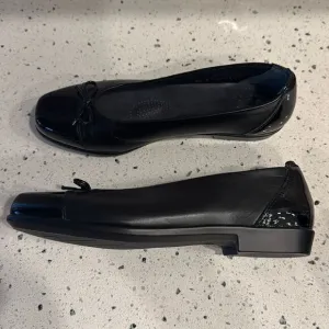 SAS Comfort Slip On Black Leather Shoes Toe Bow Flats Mqde in USA SZ 8.5 NARROW