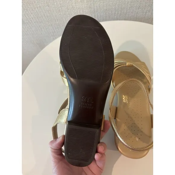 SAS Gold Metallic Leather Strap Dress Sandals Size 7.5 M