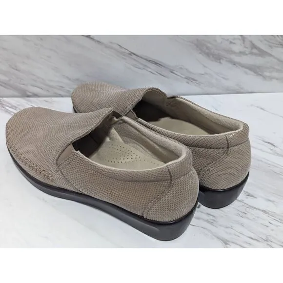 SAS Shoes Womens Tan Round Toe Tripad Comfort Foot Bed Slip-On Loafer Size 7.5
