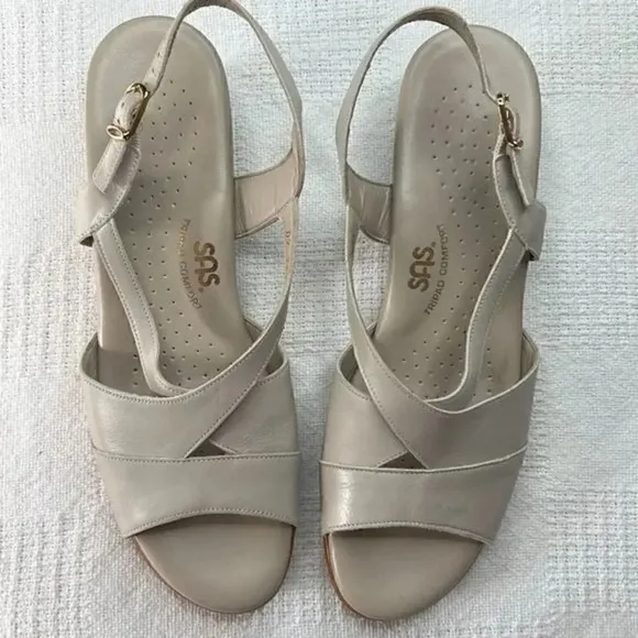 SAS leather Caress sandals size 8 1/2s