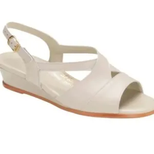 SAS leather Caress sandals size 8 1/2s