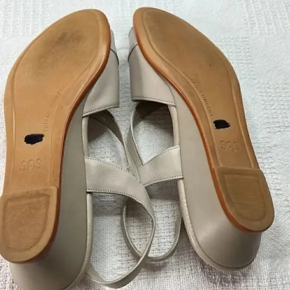 SAS leather Caress sandals size 8 1/2s
