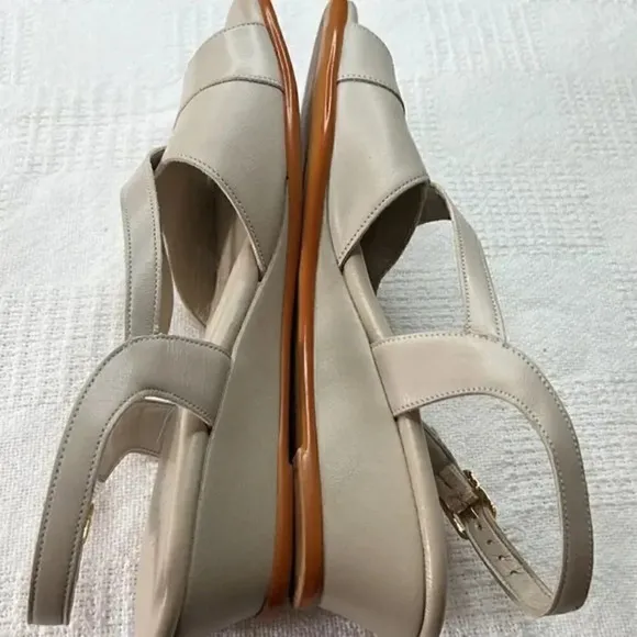 SAS leather Caress sandals size 8 1/2s