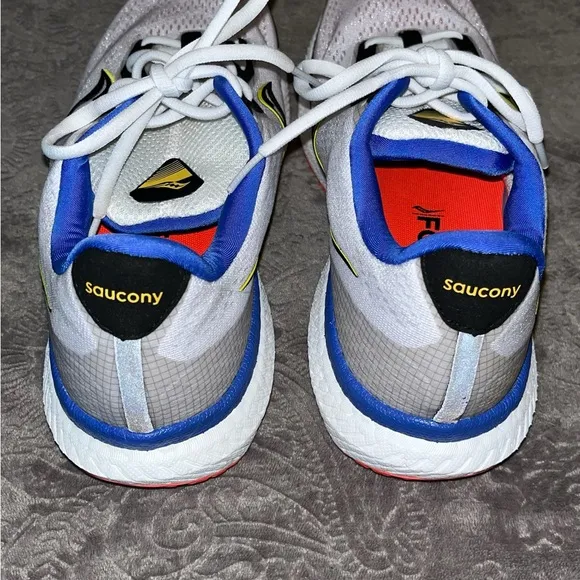 Saucony Men’s Triumph 19 White and Blue Sneakers with Cushioned Sole