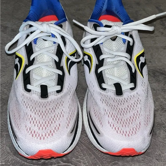 Saucony Men’s Triumph 19 White and Blue Sneakers with Cushioned Sole