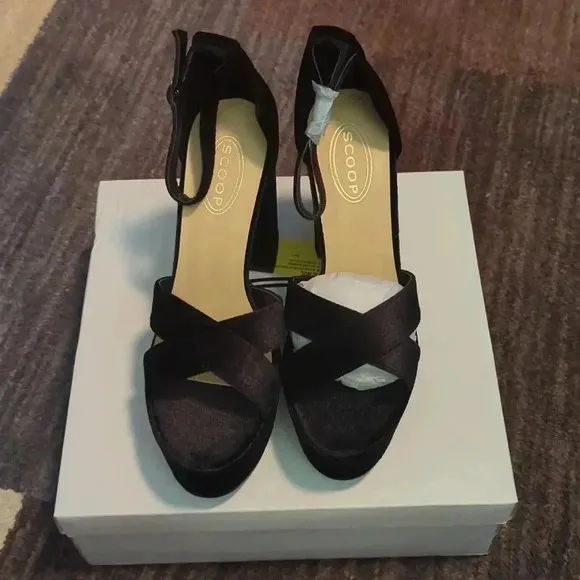 Scoop Women's Velvet Platform Heeled Sandals Size 7.5
