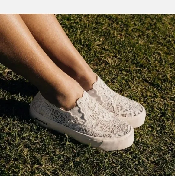 SeaVees White Lace Slip-On Sneakers with Platform Sole NWOT Size 8