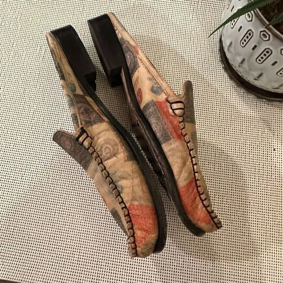 Sesto Meucci Italy  Wearable Art Leather Slip On Mules Flats Comfy sz 6.5M