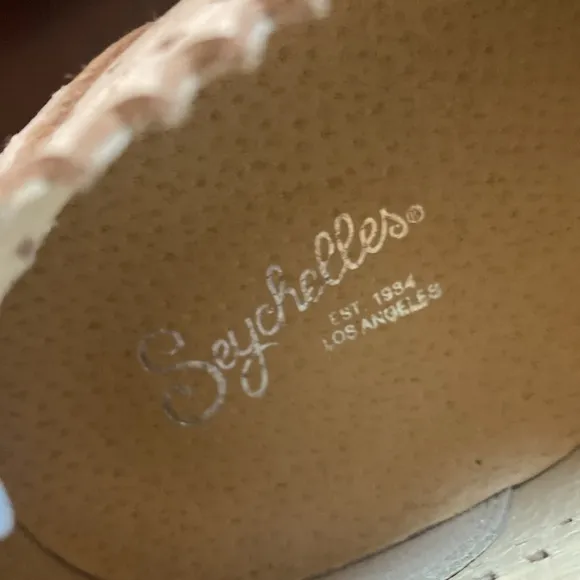 Seychelles So Nice Leather Sneakers/ Size 9/ NWT