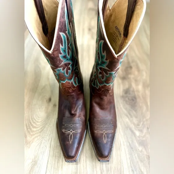 Shyanne Women's Darcy Western Boots - Snip Toe Size 9 EUC/ Like New