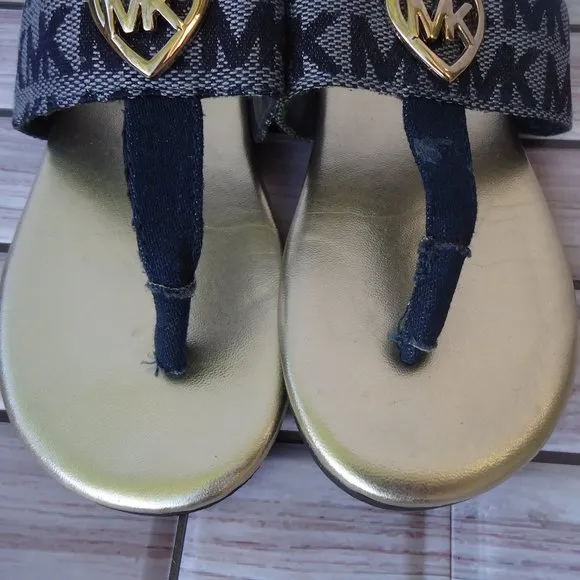 SIZE 10. MICHAEL Michael Kors BENTLEY thong sandals.