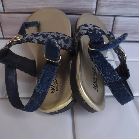 SIZE 10. MICHAEL Michael Kors BENTLEY thong sandals.