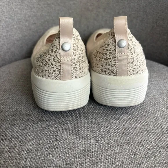 Skechers 23758 Arya Airy Days Lace Closed Toe Flats Natural Lightweight Size 11