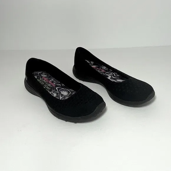 SKECHERS - SLIP-ON FLATS WOMENS SIZE: 6.5
