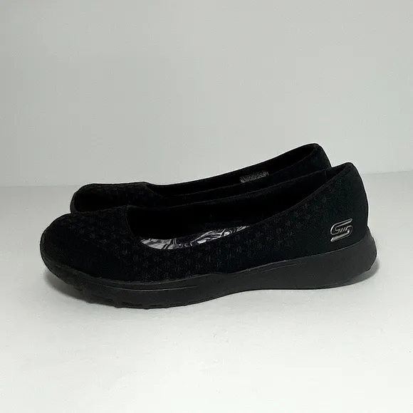 SKECHERS - SLIP-ON FLATS WOMENS SIZE: 6.5