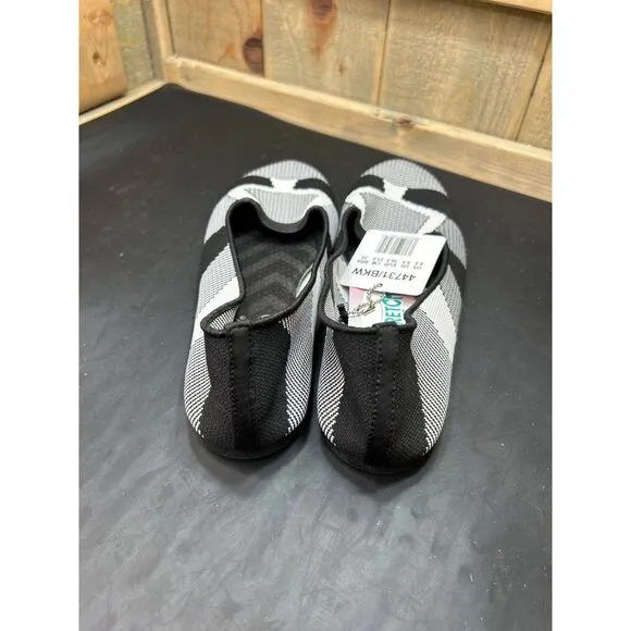 Skechers Womens Stretch Fit Slip-On Flats Black/White Geometric Pattern Size 6.5