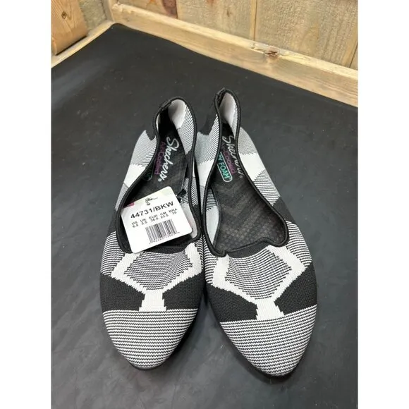 Skechers Womens Stretch Fit Slip-On Flats Black/White Geometric Pattern Size 6.5