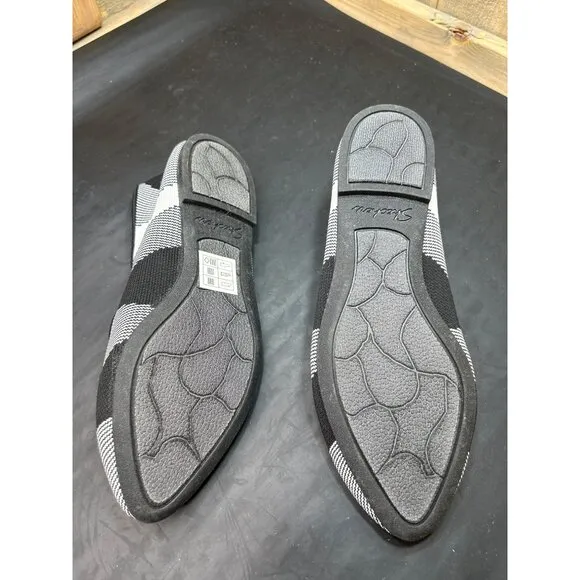 Skechers Womens Stretch Fit Slip-On Flats Black/White Geometric Pattern Size 6.5