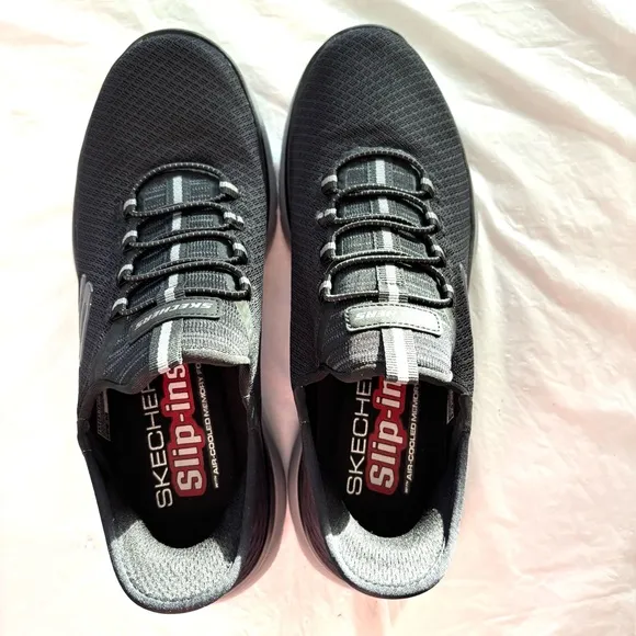 Sketchers Slip-ins Summit high range black sneakers SZ 8.5 NWOT