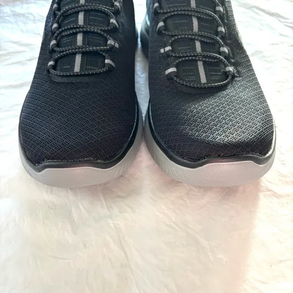Sketchers Slip-ins Summit high range black sneakers SZ 8.5 NWOT
