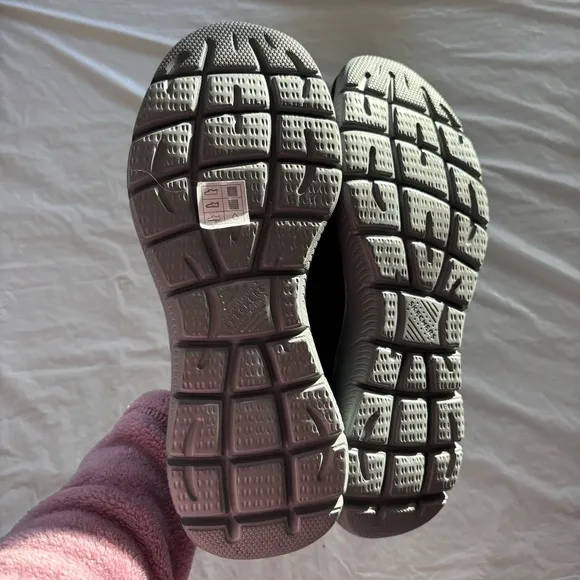 Sketchers Slip-ins Summit high range black sneakers SZ 8.5 NWOT