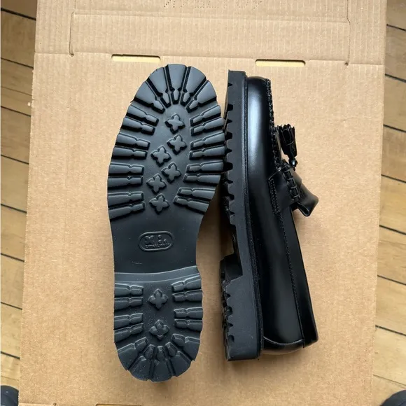 Sleek Black Slip-On Loafers with Moccasin Toe