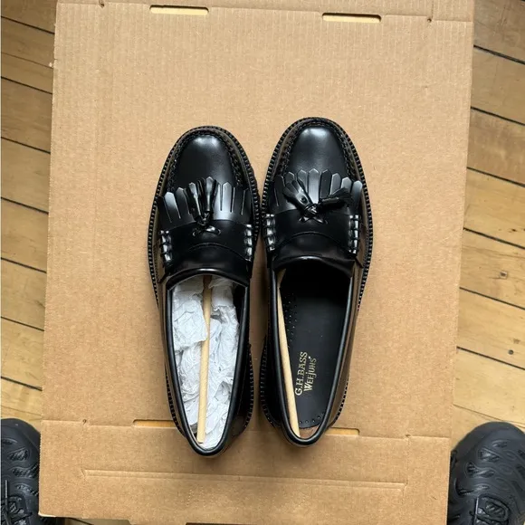 Sleek Black Slip-On Loafers with Moccasin Toe