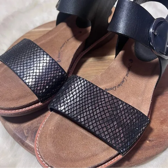 Sofft Black Sandals with Textured Straps Size 9