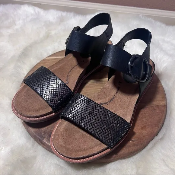 Sofft Black Sandals with Textured Straps Size 9