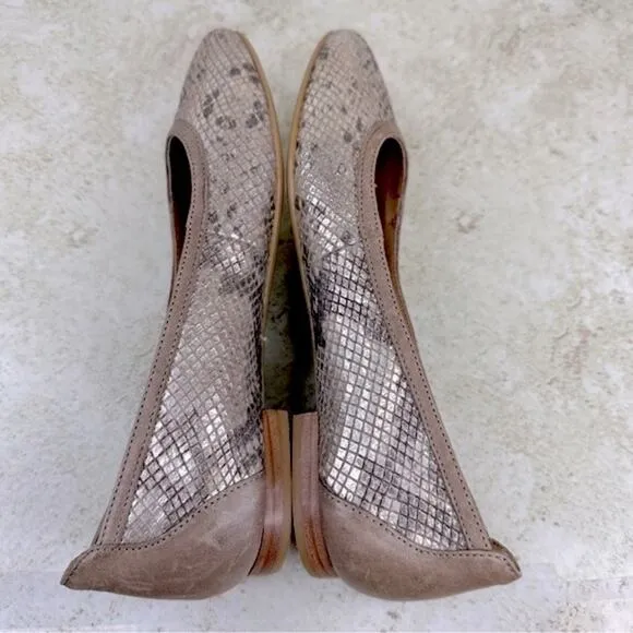 Sofft Slip-On Textured Suede Flats Maretto Taupe/Gold Snake Print Women’s Size 8