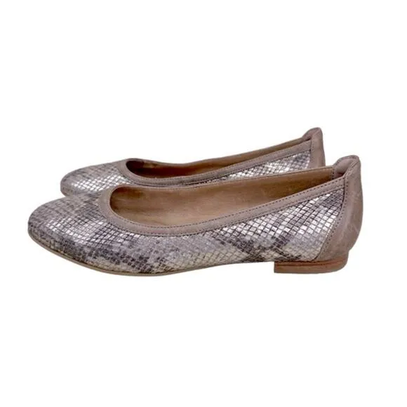 Sofft Slip-On Textured Suede Flats Maretto Taupe/Gold Snake Print Women’s Size 8