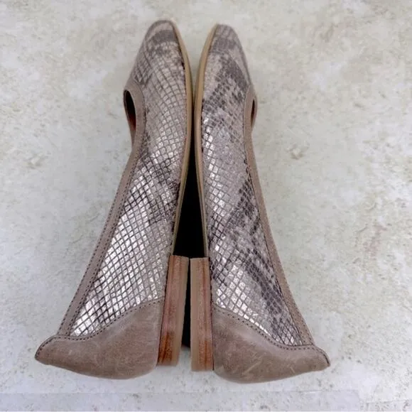 Sofft Slip-On Textured Suede Flats Maretto Taupe/Gold Snake Print Women’s Size 8