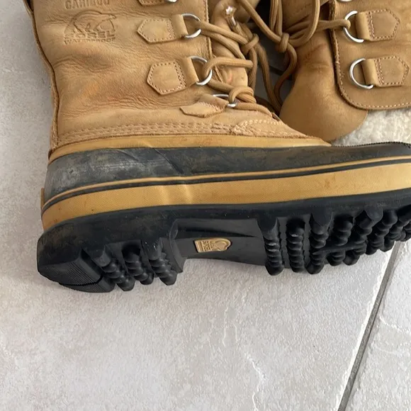 Sorel caribou Sherpa cuff boots size 8