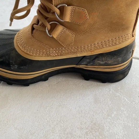 Sorel caribou Sherpa cuff boots size 8