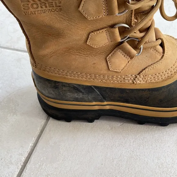 Sorel caribou Sherpa cuff boots size 8