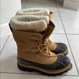Sorel caribou Sherpa cuff boots size 8
