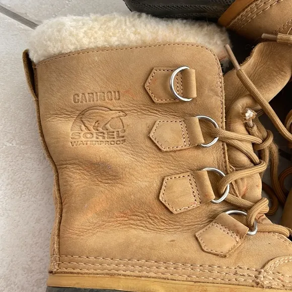 Sorel caribou Sherpa cuff boots size 8