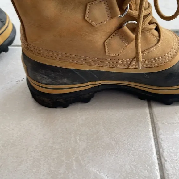 Sorel caribou Sherpa cuff boots size 8