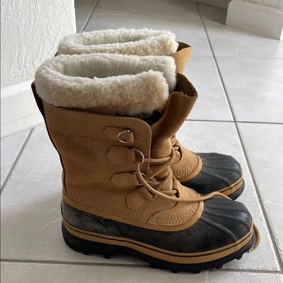 Sorel caribou Sherpa cuff boots size 8