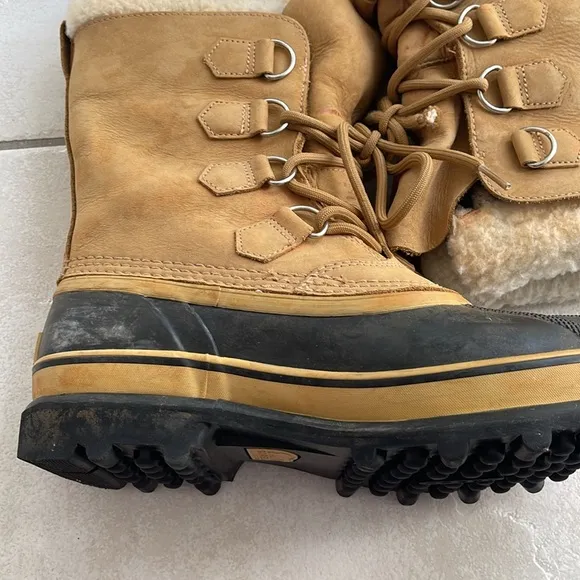 Sorel caribou Sherpa cuff boots size 8