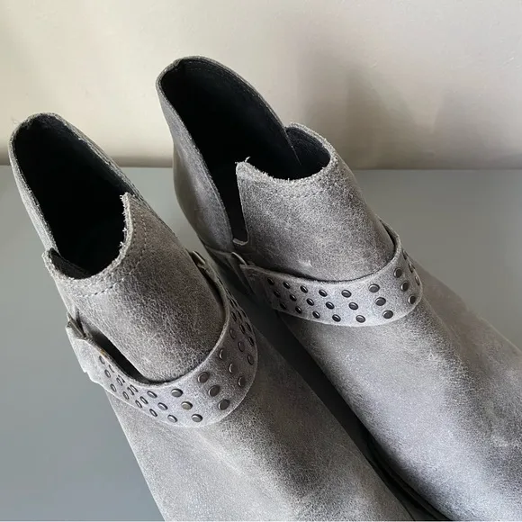 Sorel Lolla II Strap Stud Ankle Boots​