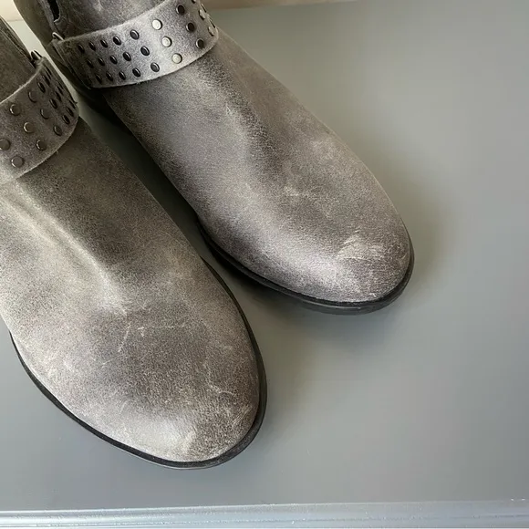 Sorel Lolla II Strap Stud Ankle Boots​